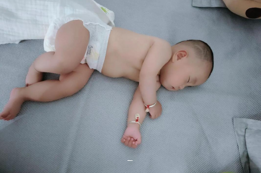 孝昌宝宝总是摇头怎么回事